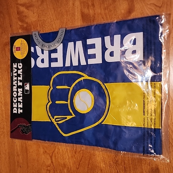 Milwaukee Brewers Decorative Flag - Picture 1 of 6